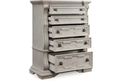 Bruchandi Chest In Antique White