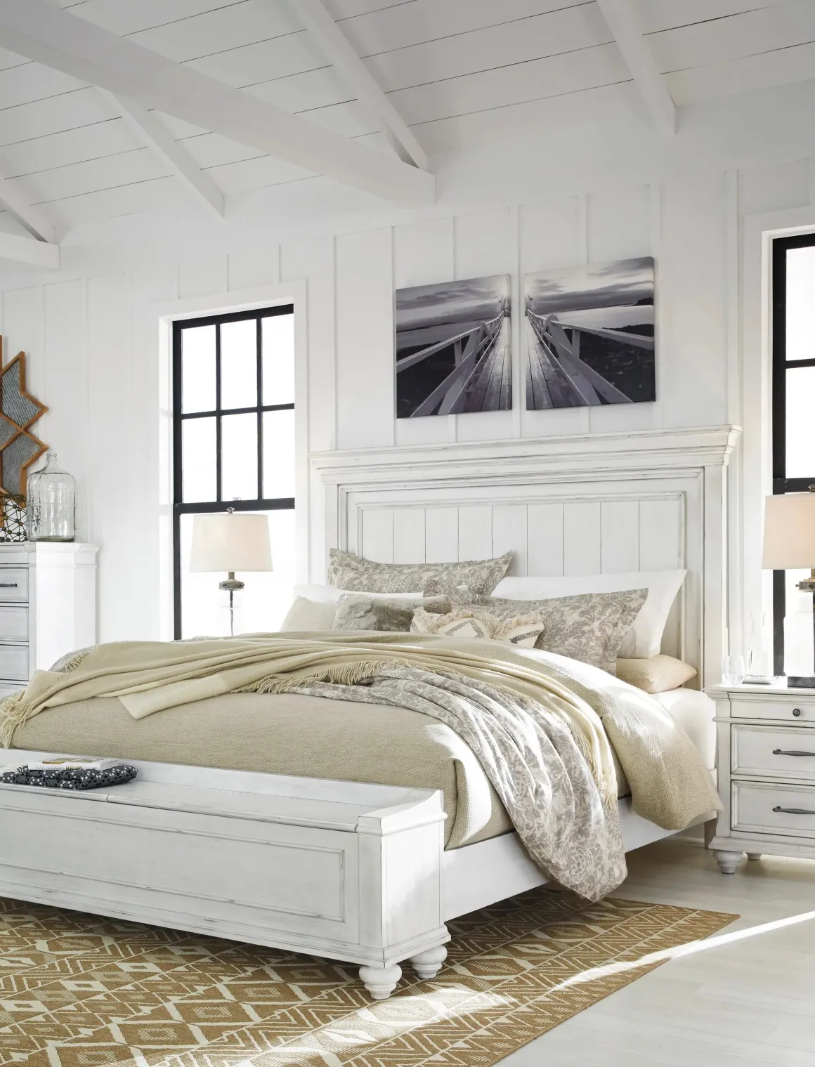Kanwyn Panel Bed W/ Storage In White Wash, Queen