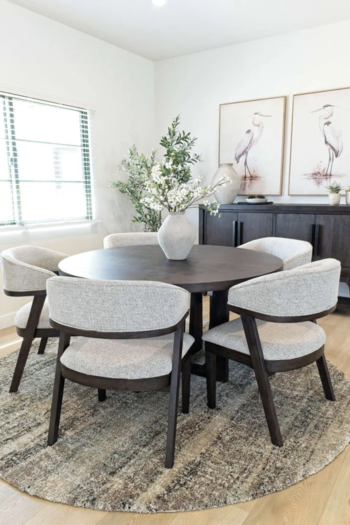 Riley Round Dining Table In Carbonite
