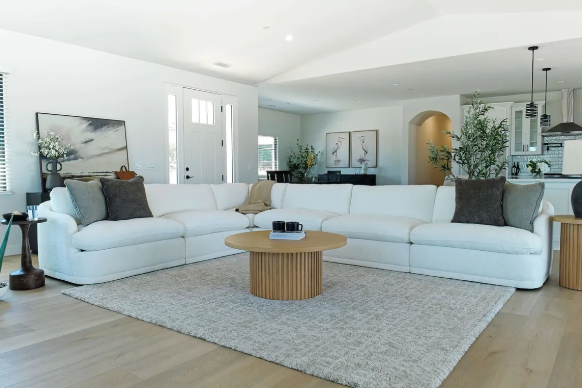 Stratus 6 Piece Sectional In Aline Saddle Leather