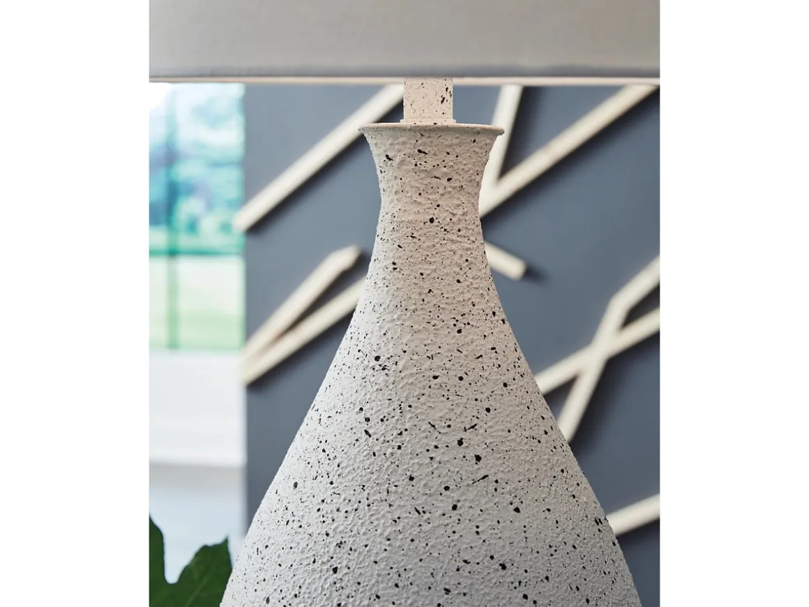 Wyattford Metal Lamp